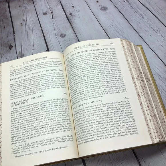 Vintage 1950 GOLD cookbook - Picture 9 of 10